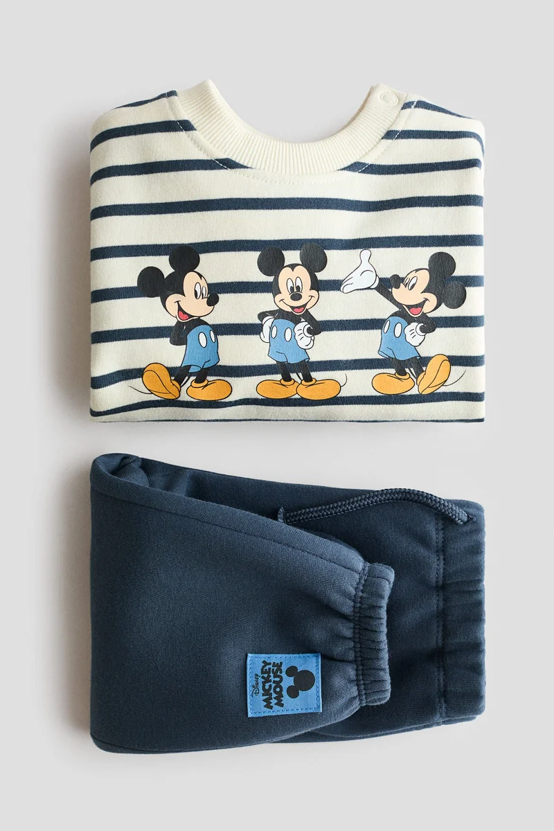 اتش اند ام طقم من نسيج سويت شيرت مزين بطبعة - عبوة من قطعتين